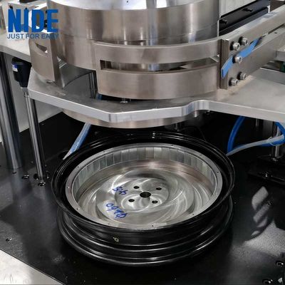 Automatische machine voor het plakken van lijm met magnetische rotor